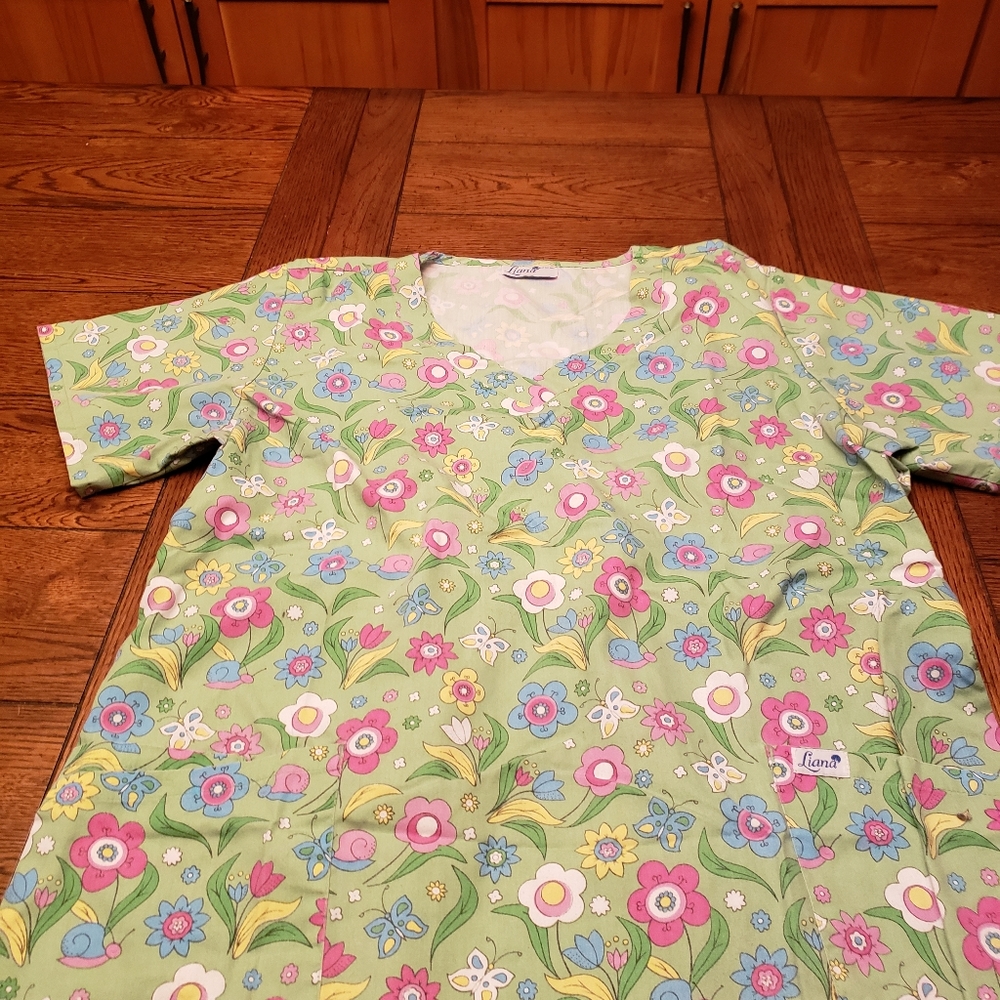 Scrub tops - Picture 16 of 16